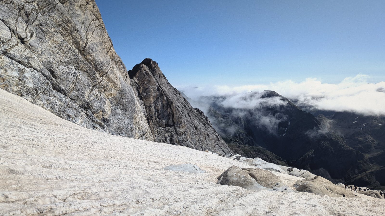 glacier rock spur cloud