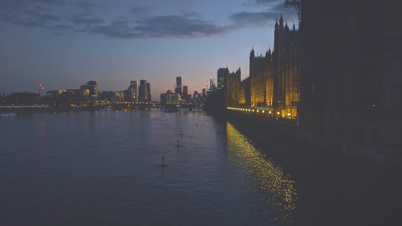 london parliament thames dusk